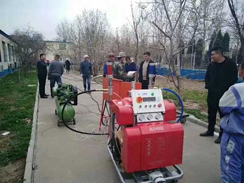 糧庫現(xiàn)場(chǎng)發(fā)泡聚氨酯隔熱保溫(圖2) H5600糧庫現(xiàn)場(chǎng)發(fā)泡聚氨酯隔熱保溫發(fā)泡機(jī)